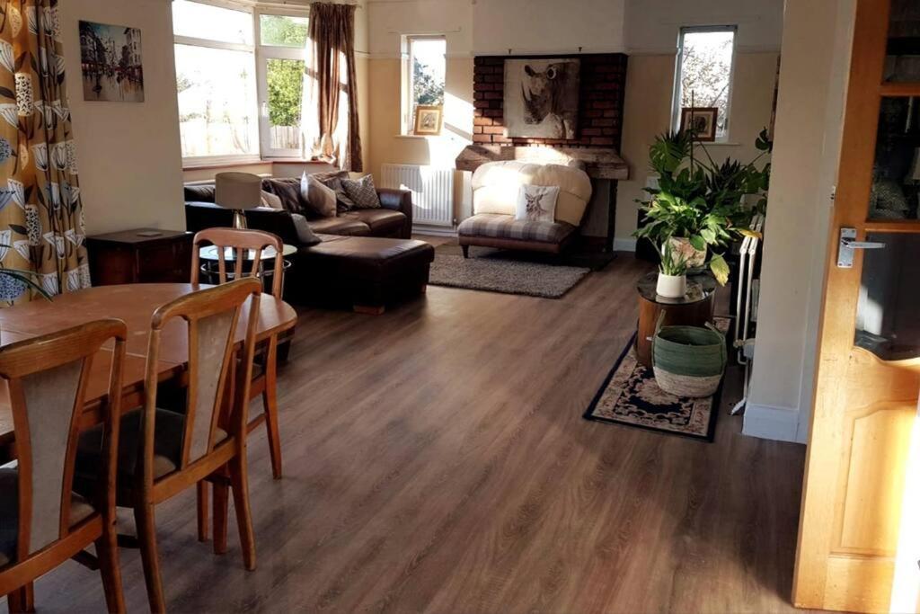 4 Bedroom Country Home Bristol Luaran gambar